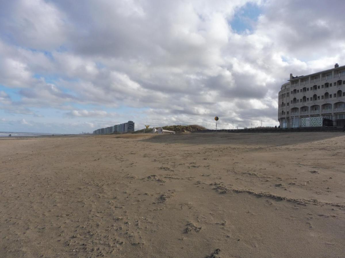 Studio On The Beach With Sea View Middelkerke Exterior foto