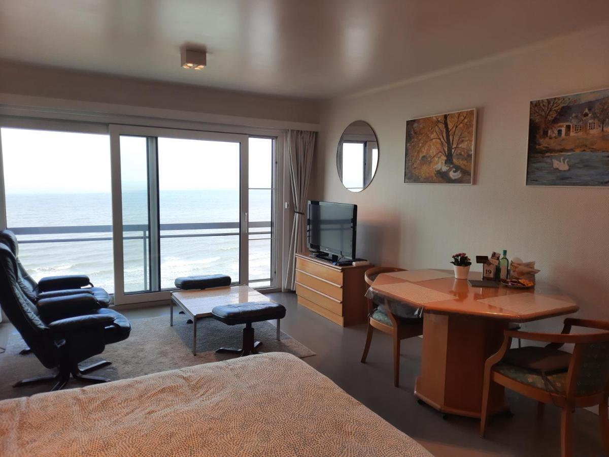Studio On The Beach With Sea View Middelkerke Exterior foto